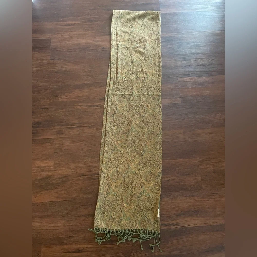 Crate & Barrel Green Paisley Tapestry Table Runner 14x120” India Kitchen Dining